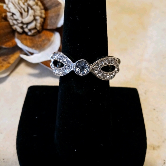 Paparazzi Ring/ Silver with white cz
